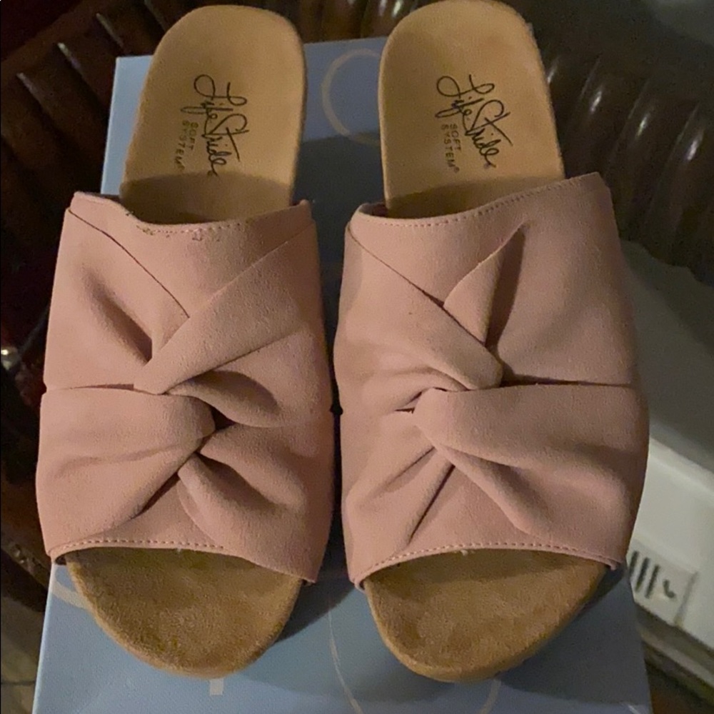 Life Stride Mallory style pink shoe size 7-1/2